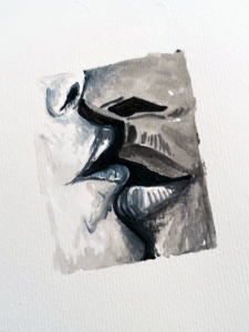 Primo piano pittorico di labbra grigie che si sfiorano.