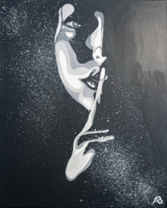 Profilo stilizzato in bianco e nero con gesto del silenzio.