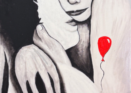 Abbraccio in bianco e nero con un piccolo palloncino rosso.