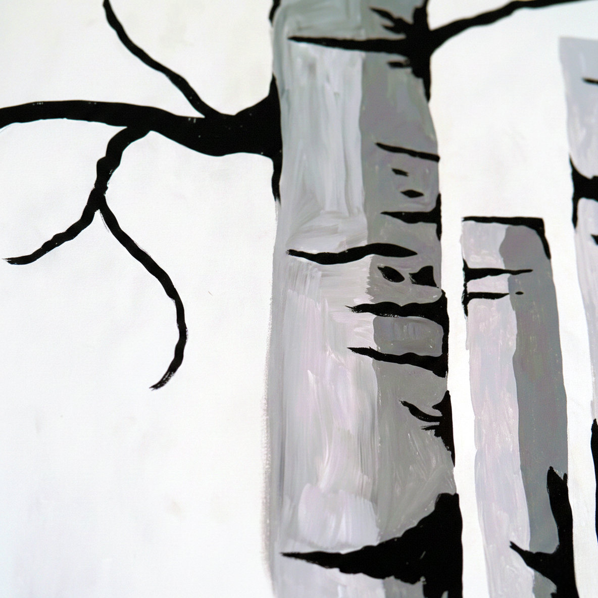 Dipinto acrilico di tronchi di betulla stilizzati in bianco e nero. Qui è mostrato un dettaglio dell'opera.