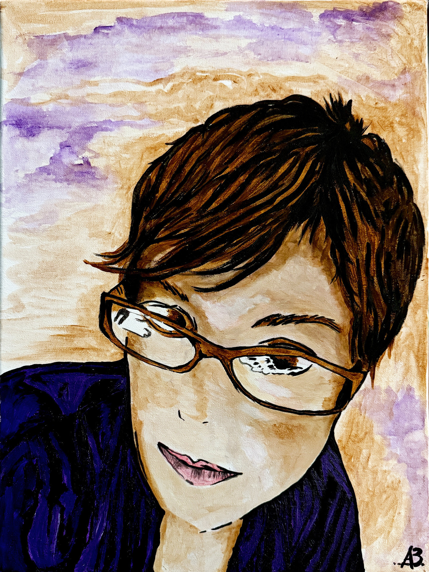 Ritratto artistico di donna con occhiali, capelli castani e pennellate viola.