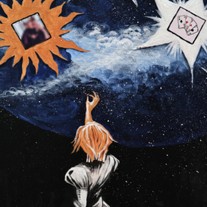 Cia delle stelle: dettaglio Donna osserva cielo stellato con foto incastonate tra astri dorati. Qui è mostrato un dettaglio dell'opera.