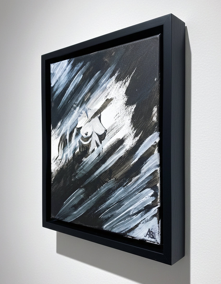 A testa alta: Suggerimento cornice Pittura astratta in bianco e nero: torso femminile tra pennellate diagonali. Qui è mostrato un suggerimento di cornice.