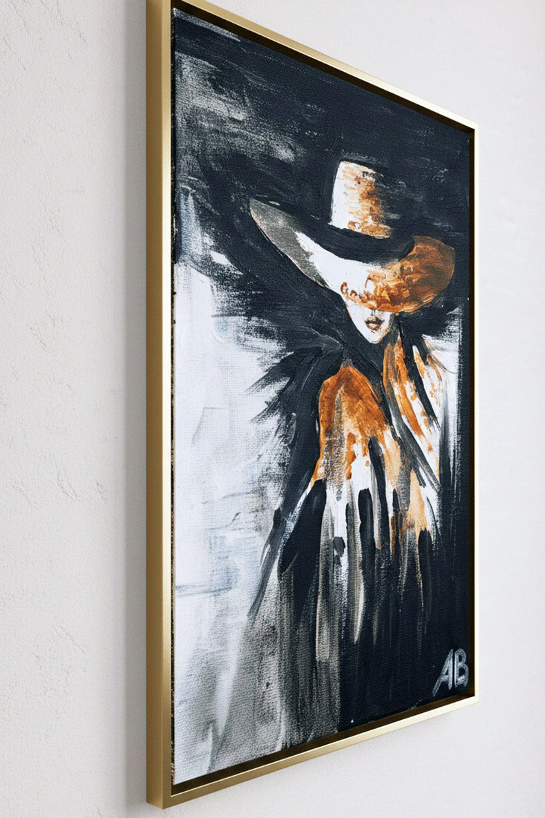 L'eclissi piumata: Suggerimento cornice Pittura astratta di donna con cappello a tese larghe, ocra. Qui è mostrato un suggerimento di cornice.