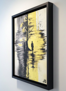 Silhouette nera riflessa su sfondo giallo e grigio, stile astratto. Qui è mostrato un suggerimento di cornice.